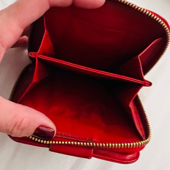 Authentic Prada Wallet * All Offers Welcome - Picture 2 of 5